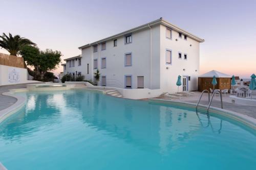 The swimming pool at or close to Best Western Hotel Blumarea