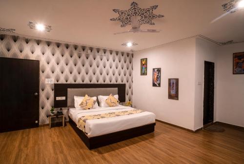 a bedroom with a large bed in a room at Tripli Hotels Arunoday Palace in Udaipur