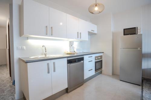  Maia Pedrous -  Room  picture :   Shower    TV    Kitchenette                           