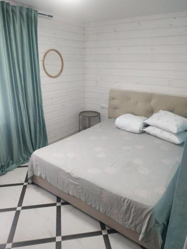 a bedroom with a bed with two pillows on it at Svitiaz Griada in Szack