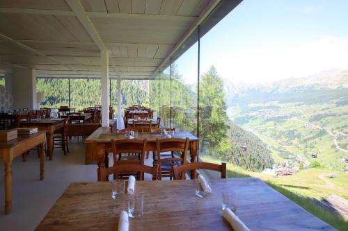 Crest Alpine Lodge & Spa – Photos 2