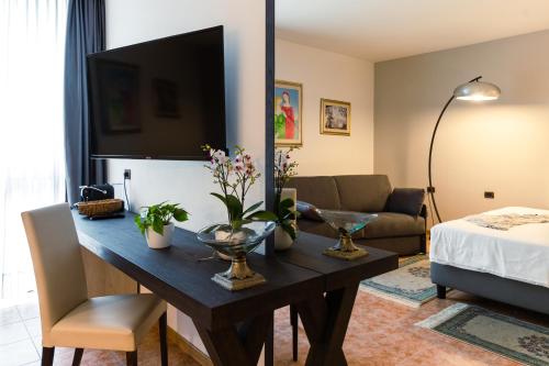 a living room with a table with flowers on it at Ancora Sport Resort Hotel in Meolo