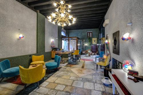 a lobby with chairs and a chandelier at Locanda La Corte in Venice