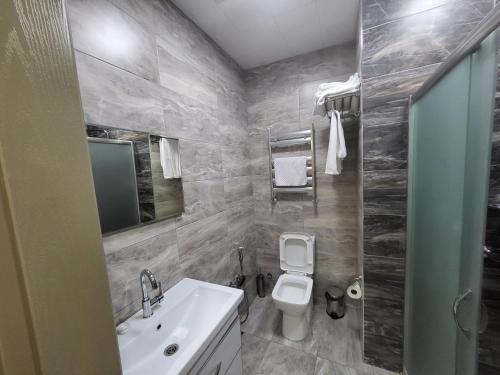 Baku Panorama Hotel tesisinde bir banyo