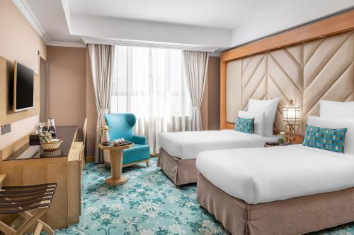 سرير أو أسرّة في غرفة في Elaf Al Taqwa Hotel