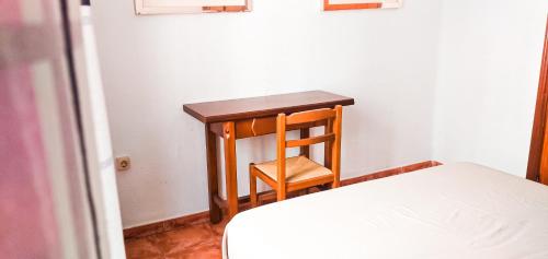 A bed or beds in a room at Sweet Room in Malaga Center "Homestay" - Habitación Alojamiento en Apartamento