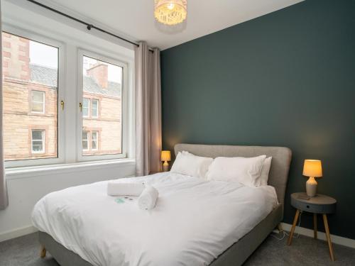 Imagem da galeria de Pass the Keys Stunning 3 Bed Loft Style Apt with Free Parking em Edinburgo