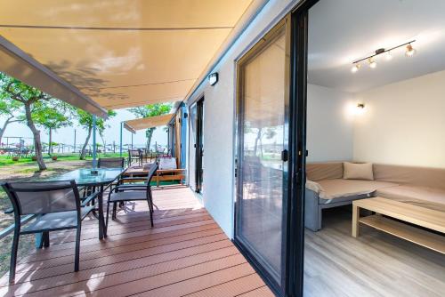 Gallery image of Vilas in the garden by the sea in Sikia
