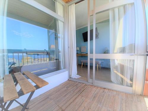 a room with a balcony with a view of the ocean at Tarik Beach Apartment in Portimão