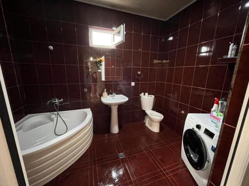 Koupelna v ubytování Sofio's Apartment