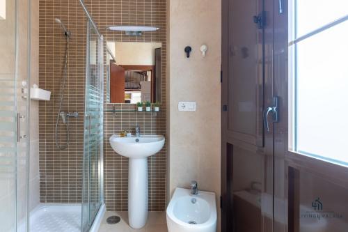 Koupelna v ubytování Living4Malaga La Dolce Vita Duplex