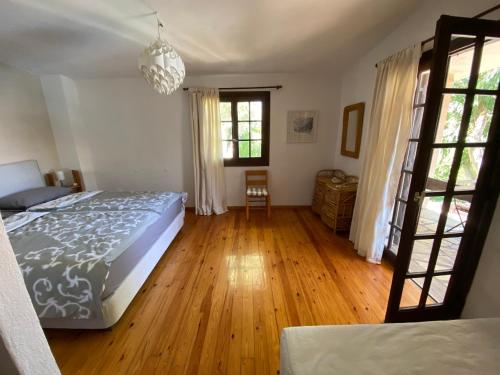 Posteľ alebo postele v izbe v ubytovaní Luxury villa with stunning panoramic sea view