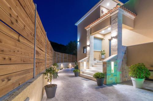 Gallery image of Romanza II Luxury Villa in Kalamaki