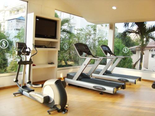 Das Fitnesscenter und/oder die Fitnesseinrichtungen in der Unterkunft Hotel Santorini Resort