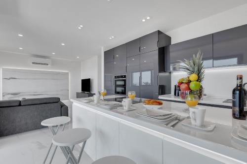 Luxury Seaview apartment Dzenan