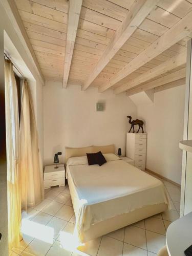 a bedroom with a large bed and a wooden ceiling at Rossi Lake Family in Oliveto Lario