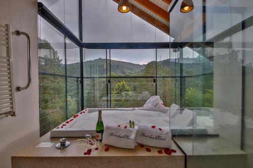 Pemandangan gunung umum atau pemandangan gunung yang diambil dari hotel
