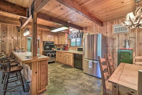 Φωτογραφία από το άλμπουμ του Comfortable Mi-Wuk Village Cabin Hike and Ski! σε Mi-Wuk Village