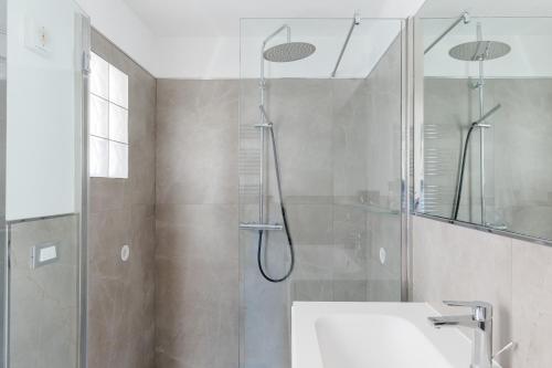 Ванна кімната в Trevi Fountain Apartments