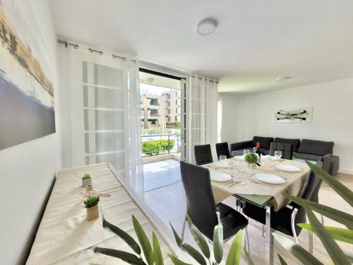 Las Viñas Playa Americas Apartment with Pool & Terrace