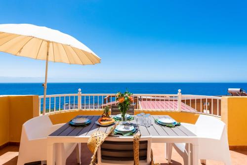 Foto Beachfront triplex with parking 1