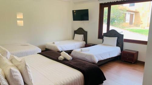 Ένα ή περισσότερα κρεβάτια σε δωμάτιο στο Hotel Puente Piedra
