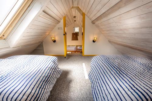 a bedroom with two beds in a attic at Vakantiehuis Domburg Cabanas DO37 in Domburg