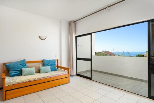 Praia da Rocha Wonder w/ Balcony by LovelyStay
