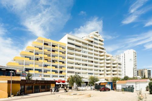 Praia da Rocha Wonder w/ Balcony by LovelyStay