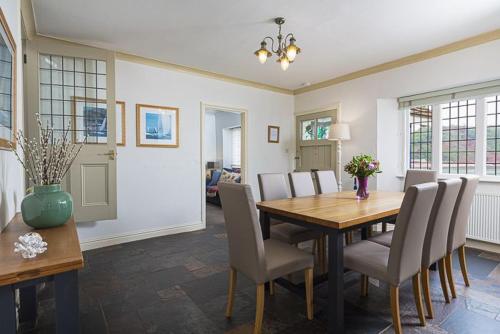 4 Bed - Beach Cottage – Photos 3