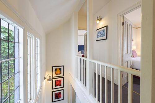 Gallery image of 4 Bed - Beach Cottage in Torquay