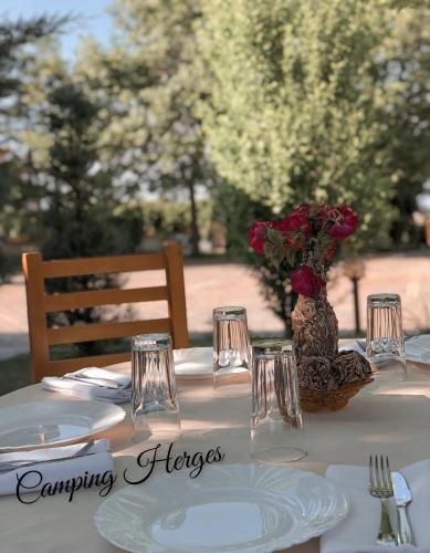 Φωτογραφία από το άλμπουμ του Camping & Guest House Herges σε Udënisht