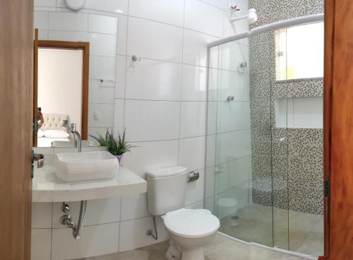 a bathroom with a toilet and a sink and a shower at Recanto da Ivete in São Sebastião
