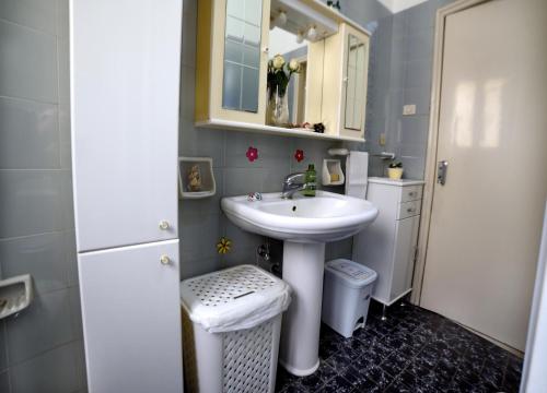 a small bathroom with a sink and a toilet at Casa Vacanze Borgata del Sorbo in Acireale