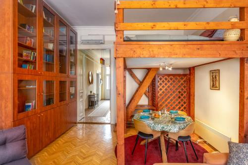 Posedenie v ubytovaní Central Design Apartment