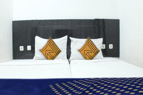 Tempat tidur dalam kamar di SPOT ON 3605 Clarichie Guest House