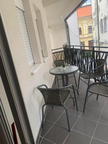 Ein Balkon oder eine Terrasse in der Unterkunft Stan na dan Valjevo centar