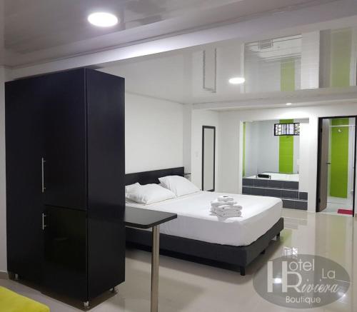 Tempat tidur dalam kamar di Hotel Boutique La Riviera