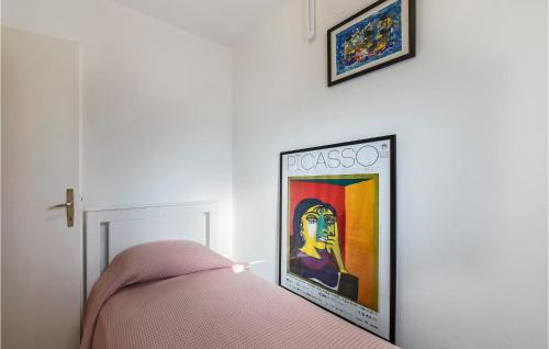 Gulta vai gultas numurā naktsmītnē Amazing Apartment In Pula With 2 Bedrooms And Wifi
