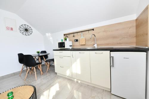 Η κουζίνα ή μικρή κουζίνα στο Apartmani Brium