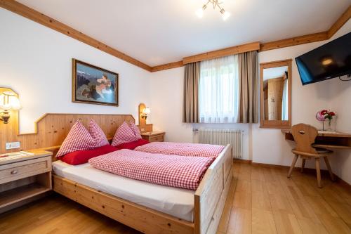 Ένα ή περισσότερα κρεβάτια σε δωμάτιο στο Gasthof Bauhof