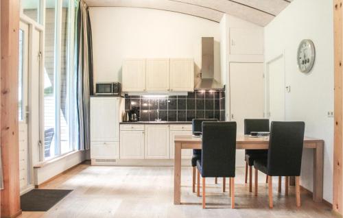 Awesome Home In Vledder With 2 Bedrooms And Wifi