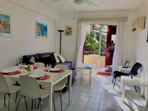 Photo de la galerie de l'établissement Apartment with large pool, à Limassol