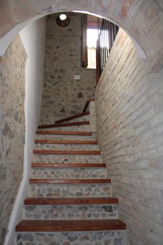 a staircase in a building with a brick wall at Ospitalita Diffusa Jungi Mundu - Casa Diritti Umani in Camini