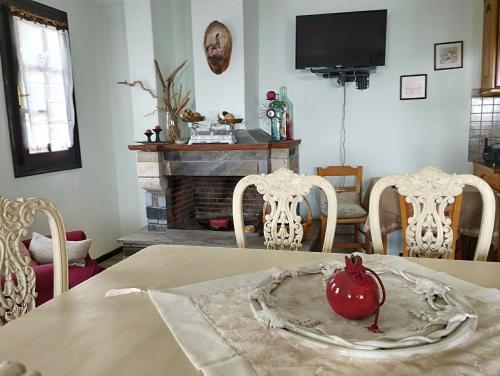 a dining room with a table with a tomato on it at Dimosthenis Karastamatis Rooms in Xorychti