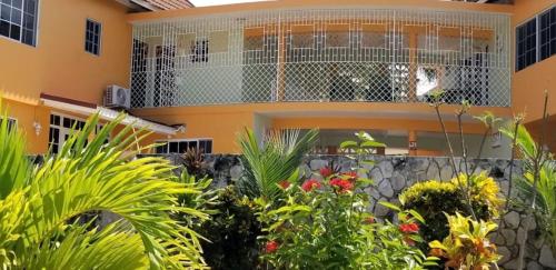 Gallery image of Chaudhry Second Floor Single Suite in Montego Bay