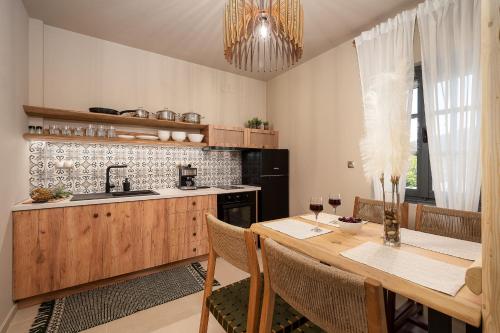 Ett kök eller pentry på Casa Liaya - Villa di Matala Apartments