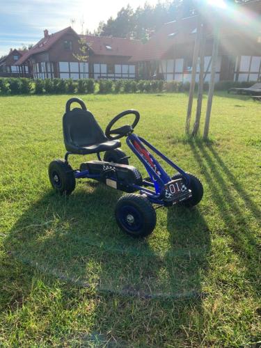 a small blue scooter parked in the grass at Ostoja Bukowo 12,2 chata u szôłtësa in Borowy Młyn