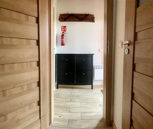 a hallway with a door leading to a room at Ostoja Bukowo 12,2 chata u szôłtësa in Borowy Młyn