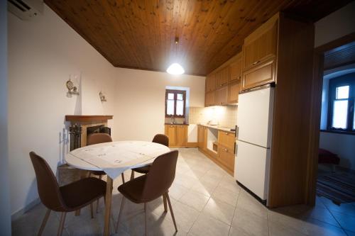 A kitchen or kitchenette at Casa de la Vita